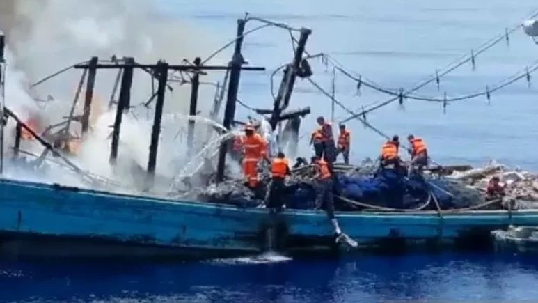 Belasan Kapal di Tegal Terbakar Diduga Akibat Korsleting, Ganjar: Tak Ada Korban