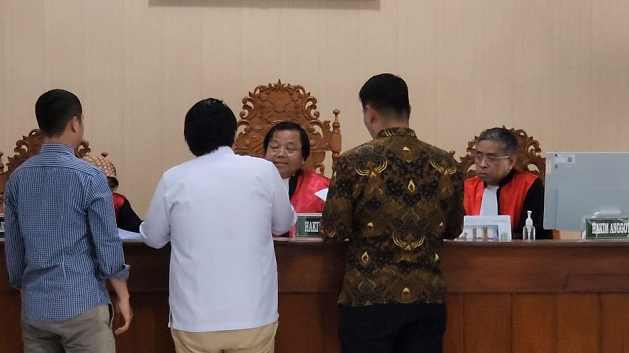 Sidang Perdana Gugatan Almas untuk Gibran Hanya Berlangsung Lima Menit