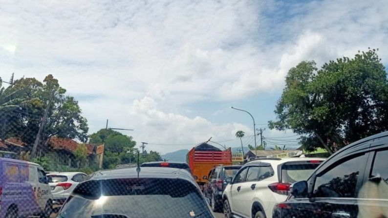 Cerita Pemudik Terjebak Macet 6 Jam di Jalur Cianjur-Bandung