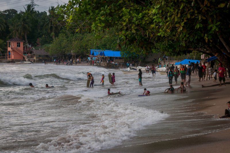 Protokol Kesehatan di Kawasan Pantai Carita Banten Diperketat