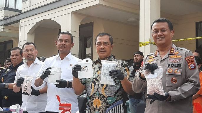 Polisi Grebek Pabrik Ekstasi di Tangerang, Sita Barang Bukti Ribuan Butir Narkoba