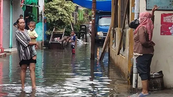 Update Banjir di DKI Sore Hari Ini: 21 RT dan 3 Ruas Jalan di Jakbar Terendam Banjir