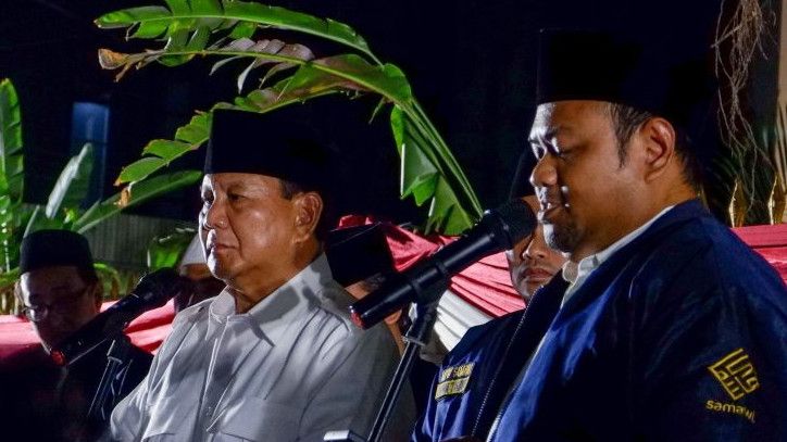Momen Ketua Samawi Pendukung Prabowo Jatuh Depan Jokowi Saat Mau Naik Panggung