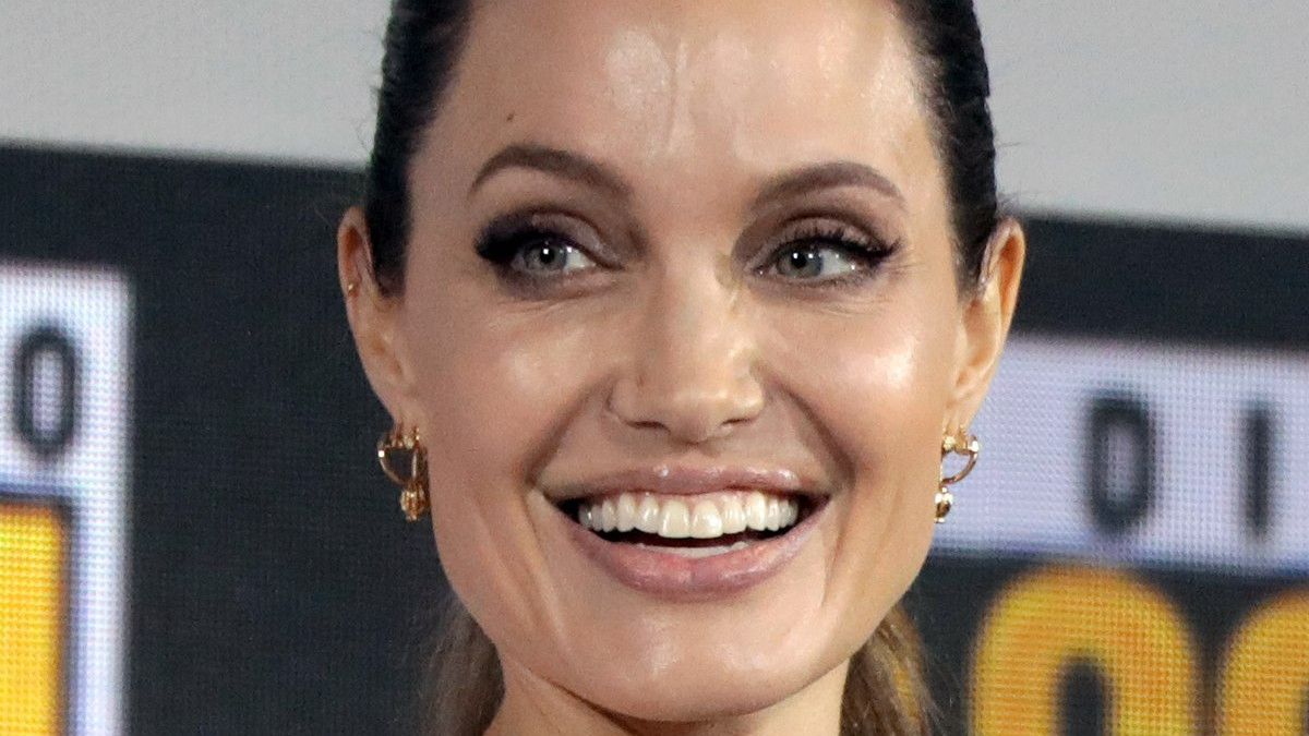 Angelina Jolie Unggah Surat Perempuan Afghanistan yang Ketakutan karena Taliban di Instagramnya