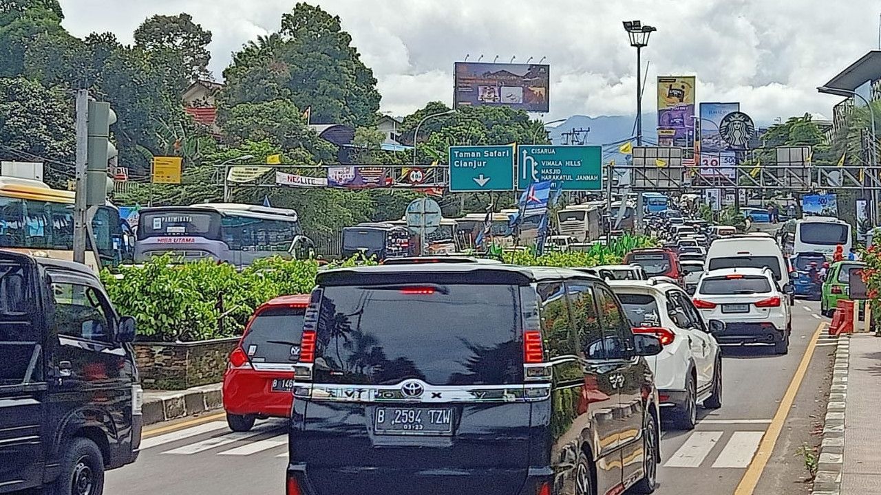 Puncak Macet, Polisi Berlakukan One Way Dari Jakarta-Cianjur