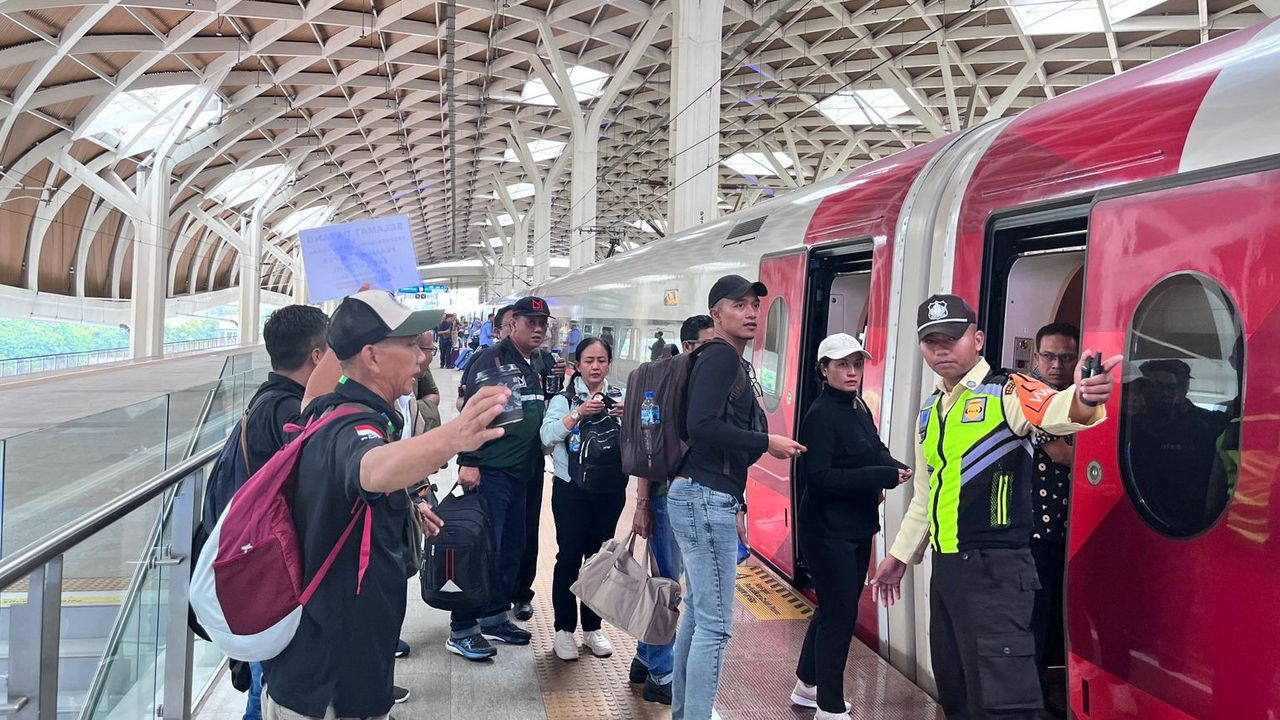 Kereta Cepat Whoosh Berikan Diskon hingga 20 Persen untuk Perjalanan Rombongan di Libur Sekolah