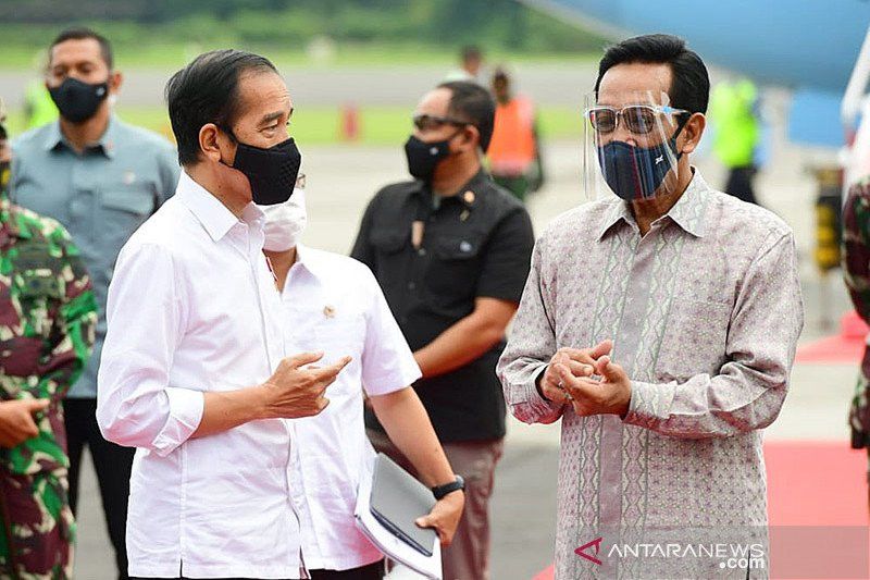 Tinjau Vaksinasi Massal Pedagang Bringharjo, Jokowi Harap Pariwisata di Yogyakarta Bangkit