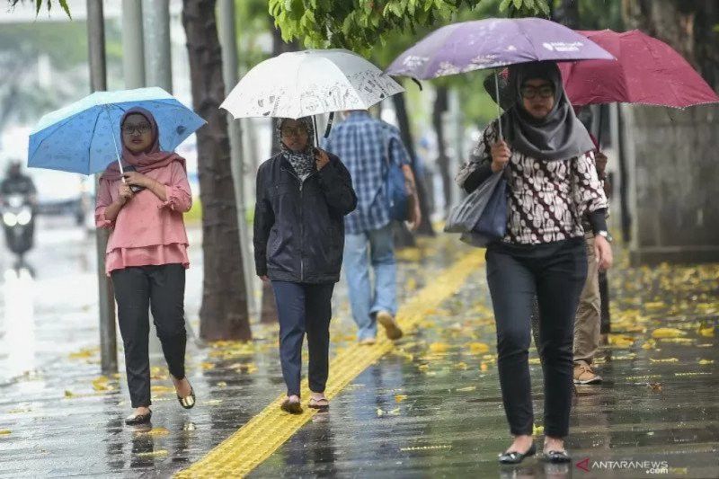 Waspada Hujan Disertai Angin di Tiga Wilayah Jakarta