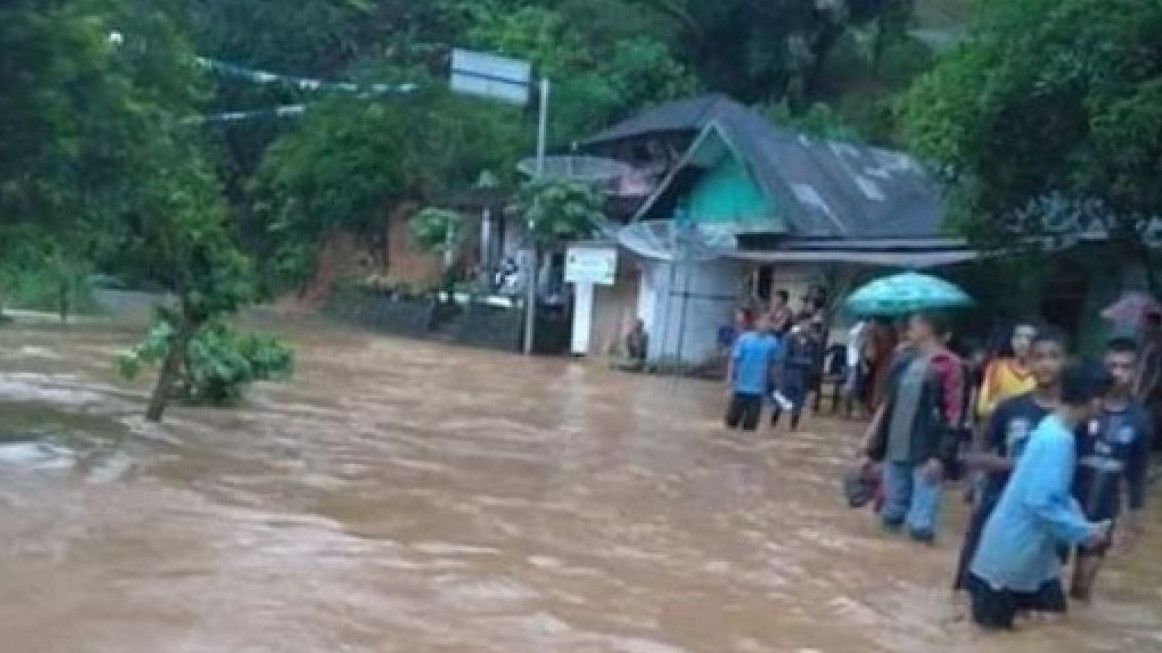 Banjir Bandang Mandailing Natal, Puluhan Santri Terpaksa Mengungsi