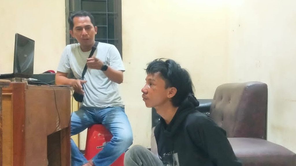 Jambret Ponsel Penumpang Angkot, Pengamen Dikeroyok Warga