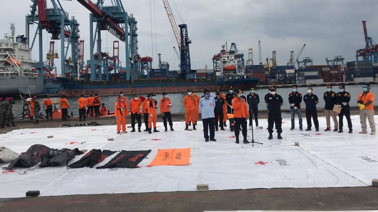 Beda Cara Evakuasi Tragedi Kecelakaan Air Asia dengan Sriwijaya Air SJ182