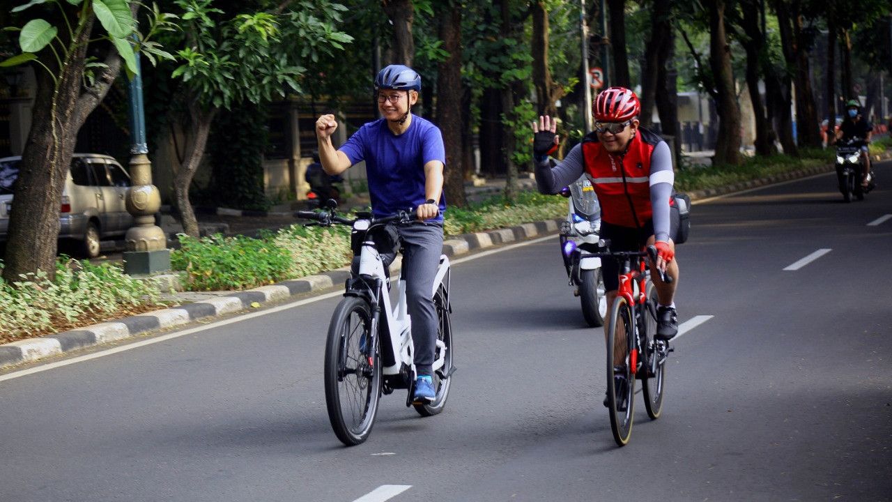 Sambil Bersepeda Bareng, Sekjen PAN dan PDIP Beri Sinyal Politik ke Publik