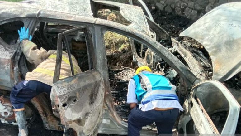 Pengemudi Tewas Dalam Kebakaran Mobil di Tol Tangerang-Jakarta, Mobil Hilang Kendali dan Jatuh ke Parit