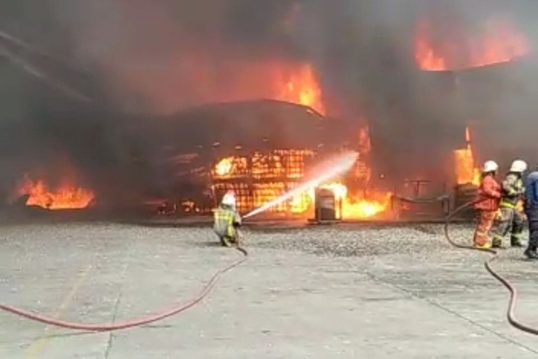 Pabrik Plastik di Curug Tangerang Terbakar, BPBD: Tidak Ada Korban Jiwa