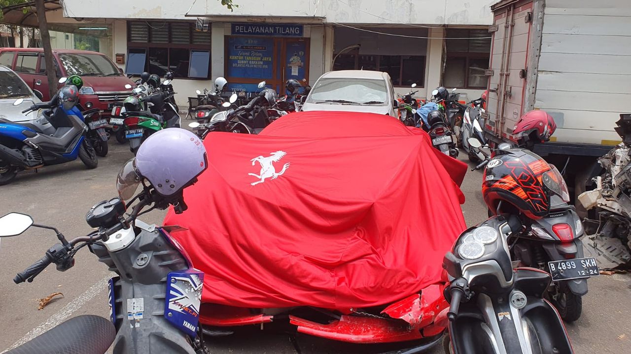 Pengemudi Ferrari Ngantuk dan Pacu Kecepatan 100 Km Saat Tabrak 5 Kendaraan di Bundaran Senayan Jakarta