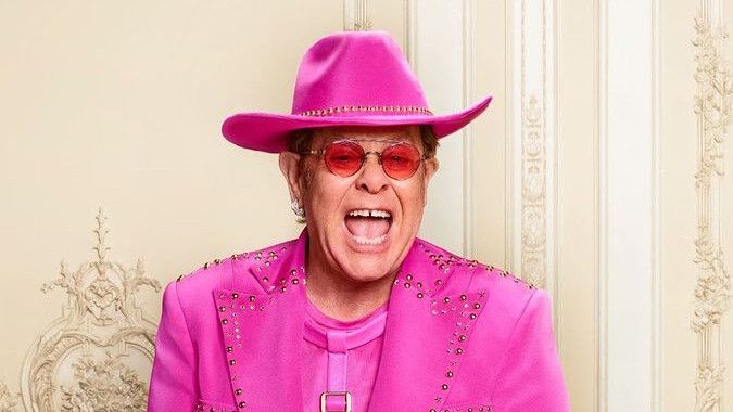 Elton John Alami Cedera Pinggul, Tunda Rangkaian Tur Hingga Selesai Operasi