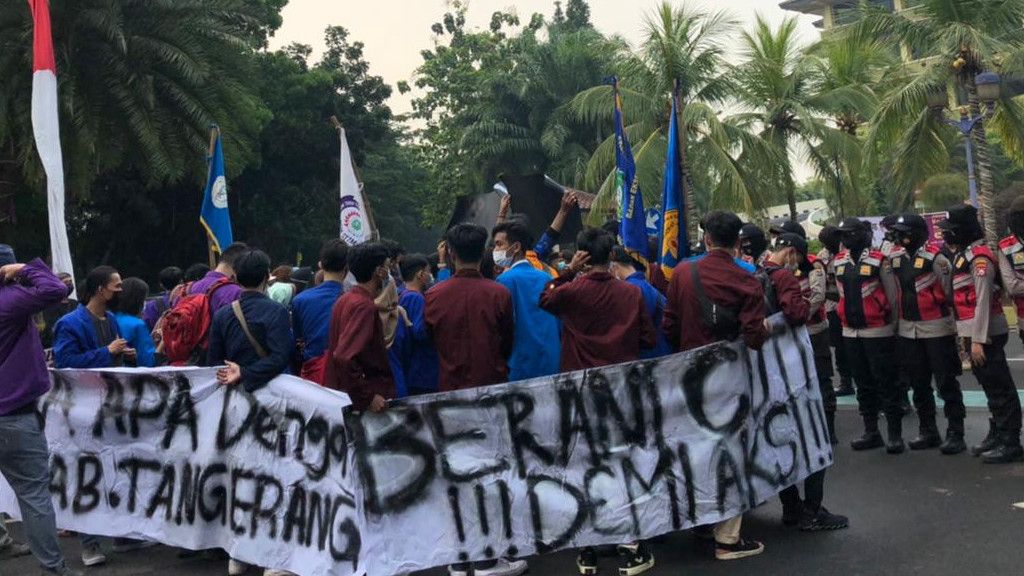 Demo Berakhir Ricuh, Bupati Tangerang Tetap Ogah Temui Mahasiswa