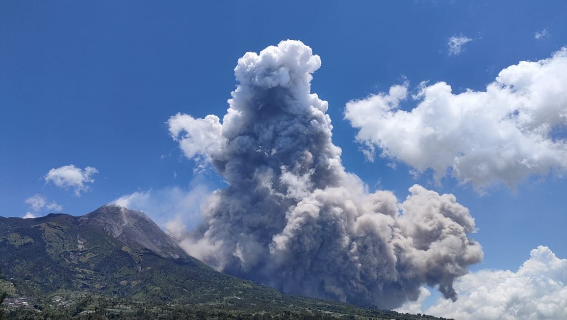 Gunung Merapi Erupsi, Hujan Abu Capai Kabupaten Magelang
