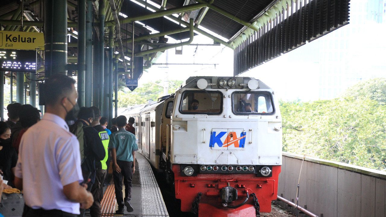 H-2 Natal, 38 Ribu Penumpang Tinggalkan Jakarta Melalui Stasiun Gambir dan Pasar Senen