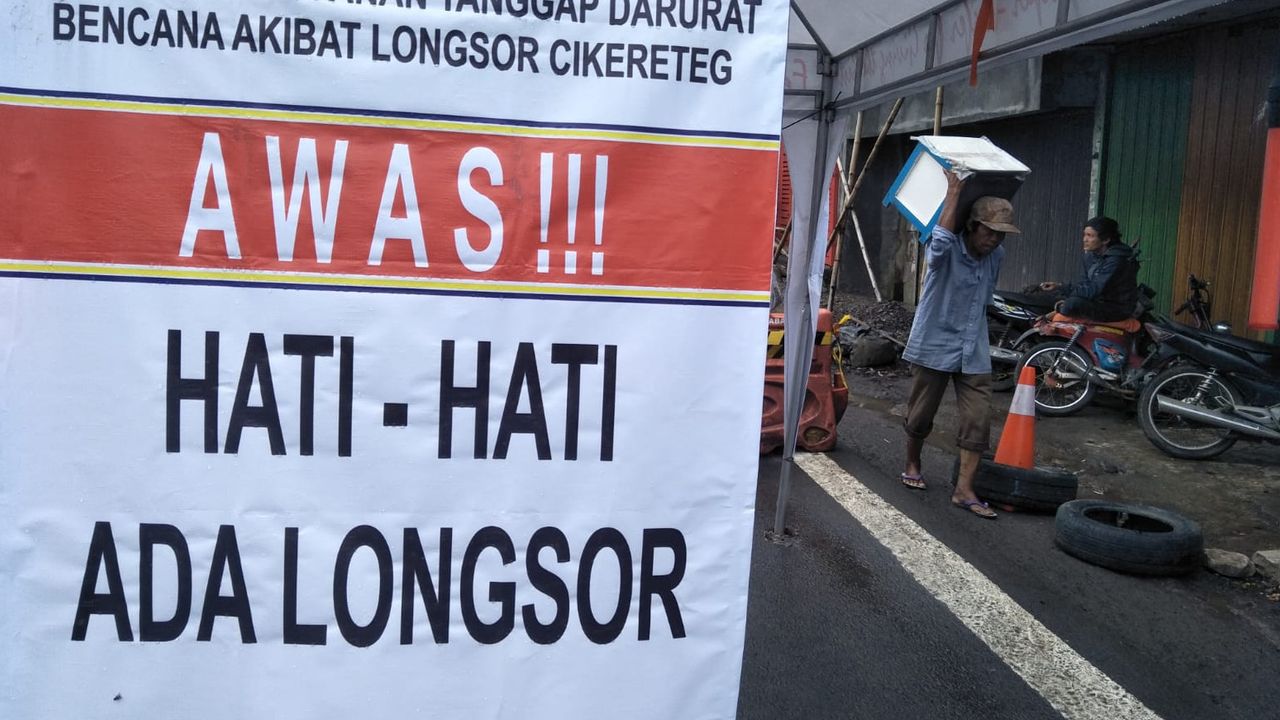 Jalur Utama Bogor-Sukabumi Ditutup Usai Jembatan Cikereteg Longsor