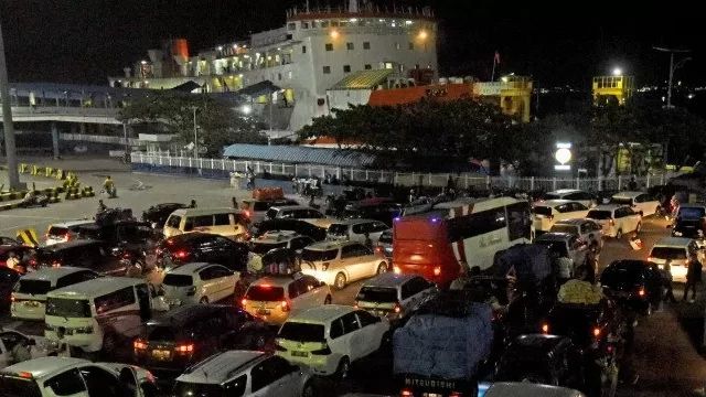 H-7 Lebaran, Jumlah Penumpang dan Kendaraan di Pelabuhan Merak Mulai Meningkat