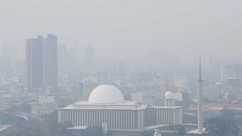 Kualitas Udara di Jakarta Minggu Pagi Tidak Sehat