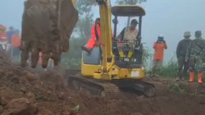 Polisi Gali Lahan Mbah Slamet di Banjarnegara Pakai Alat Berat, Cari Orang Hilang Lagi