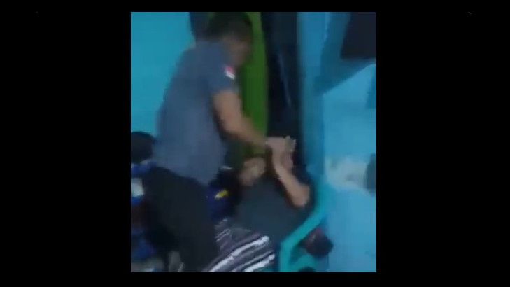 Viral, Suami Injak Leher Istri karena Cemburu di Tangsel, Polisi: Pelaku Terancam 2 Tahun Penjara