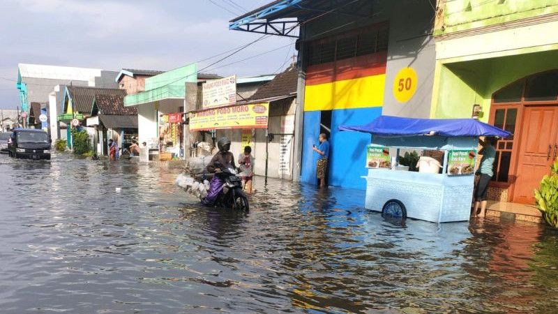 Surabaya Kebanjiran, Andik Mengeluh: Masa Harus Meninggikan Rumah Lagi?