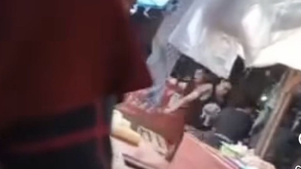 Preman Pasar Ngamuk Gegara Tak Dikasih Uang Rp5.000, Polisi Buru Pelaku