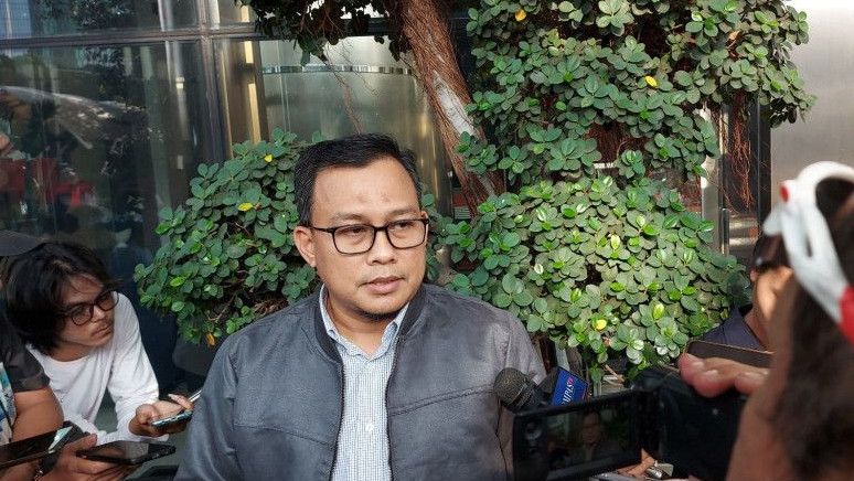 Usai Geledah Rumah Mantan Pejabat Pajak Rafael Alun, KPK Amankan Tas Merek Luar Negeri dan Uang