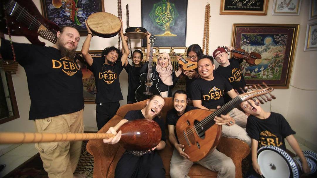 Mengenal Debu, Grup Musik Muslim Warga Amerika Serikat yang Alami Kecelakaan