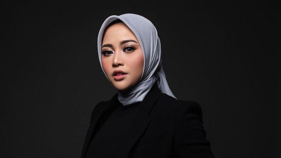 Kenang Lagi Potret Cantik Rachel Vennya Saat Memakai Hijab yang Menginspirasi