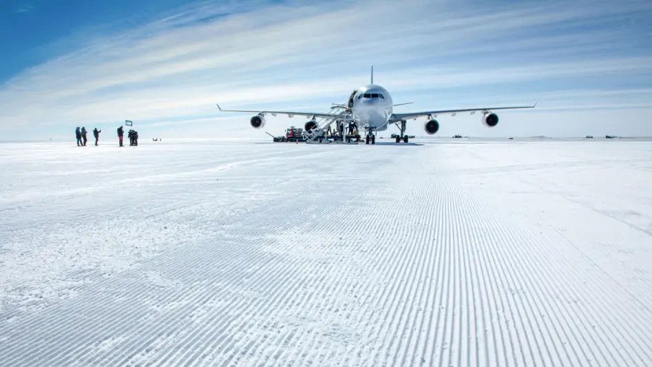 Keren! Pesawat Airbus A340 Mendarat di Antartika untuk Pertama Kalinya
