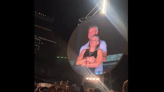 Kamera Konser Coldplay Rekam Andy Byron Peluk Mesra Kristin Cabot, Isu Selingkuh Memanas