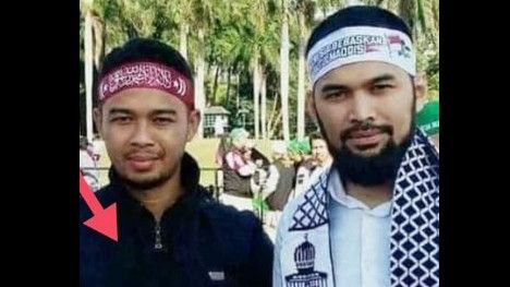 Diduga Perusak Sesajen Semeru Foto Bersama Teuku Wisnu, Abu Janda: Jelas Siapa Temannya, Jangan Salahkan Jenggot dan Gamis Dikaitkan dengan Intoleransi
