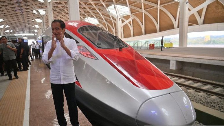 Presiden Jokowi Sebut Pengerjaaan Proyek Kereta Semicepat Jakarta-Surabaya Masih Dikaji