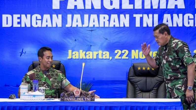 Momen Laksamana Yudo Margono Beri Hormat ke Panglima TNI Jenderal Andika Perkasa di Mabes AL Cilangkap