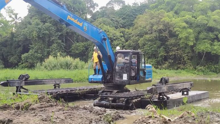 Pengerukan Sungai Selor Pakai Ekskavator Amfibi Buatan Pindad, Keruk 6 Km untuk Normalisasi Sungai