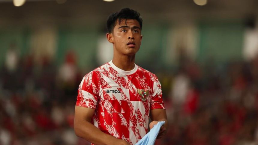 Naikkan Kaki ke Kursi saat Nonton Timnas Indonesia Vs Argentina, Pratama Arhan Dihujat