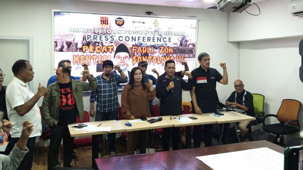 Fadli Zon Didesak Mundur Imbas Sebut Pemerkosaan Massal Hanya Rumor, Aktivis 98: Menteri Sontoloyo!
