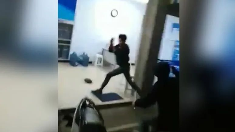 Polisi Bekuk Pelaku yang Bacok Remaja di Salah Satu Depot Pengisian Air Minum Bandung