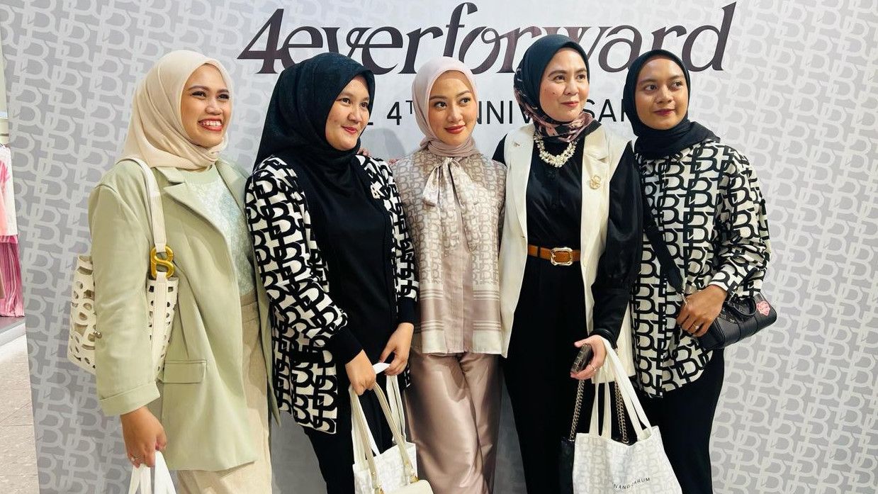 Menyongsong Ramadan, Tips Temukan Warna Outfit yang Tepat untuk Momen Buka Puasa
