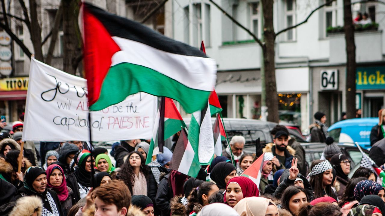 Demonstran Pro Palestina Bentrok dengan Aparat di Udine Usai Timnas Italia Hantam Israel