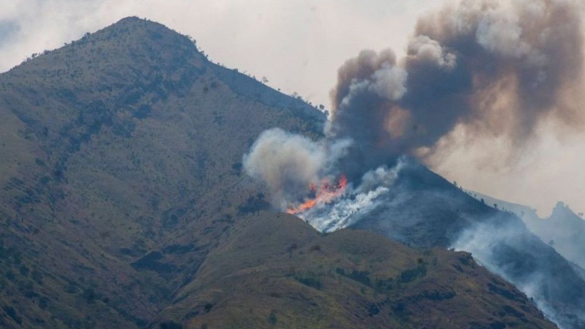 Gunung Merbabu Semarang Terbakar, Polisi: Titik Api Masih Tersebar di Lima Dusun