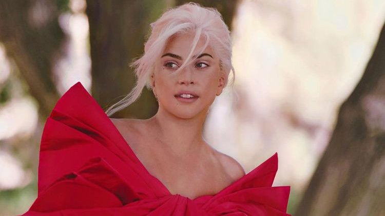 Lady Gaga Kejutkan Penggemar dengan Rilis Versi Baru Born This Way