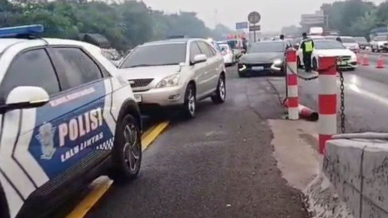 Arus Balik Libur Panjang, Petugas Terapkan Contraflow di Tol Jakarta-Cikampek