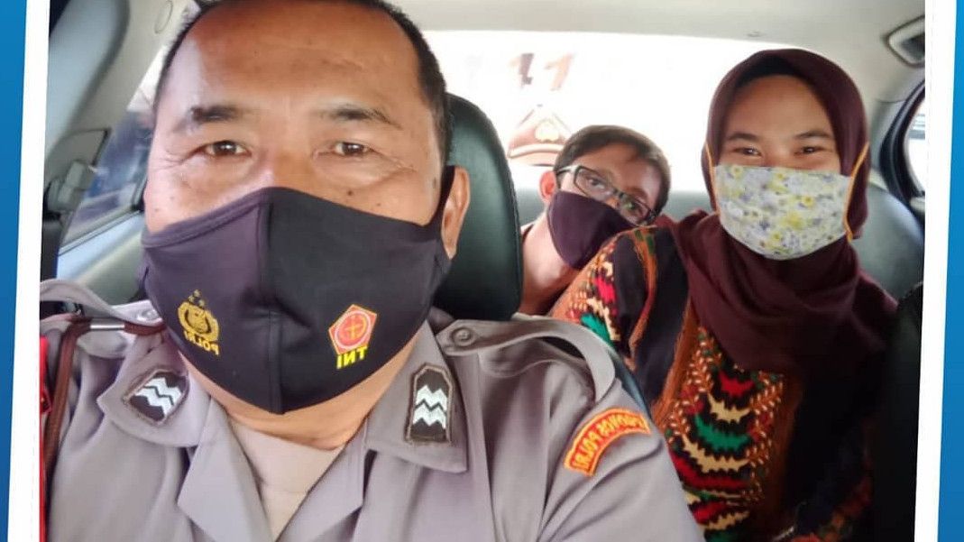 Ngidam Naik Mobil Polisi, Wanita Ini Diajak Keliling Kota Naik Mobil Patroli